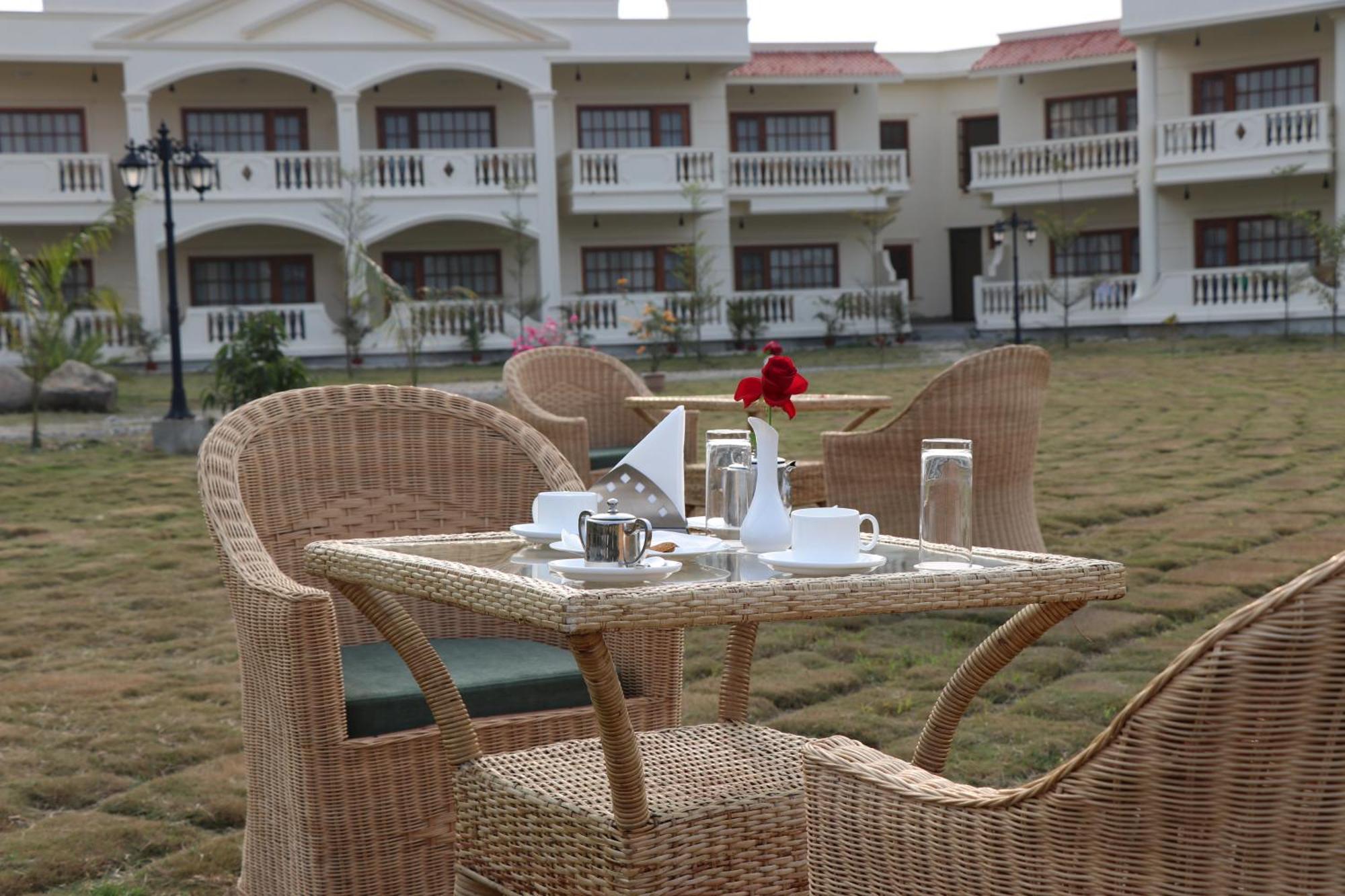 Royale De' Casa Resort Kaziranga Bagian luar foto