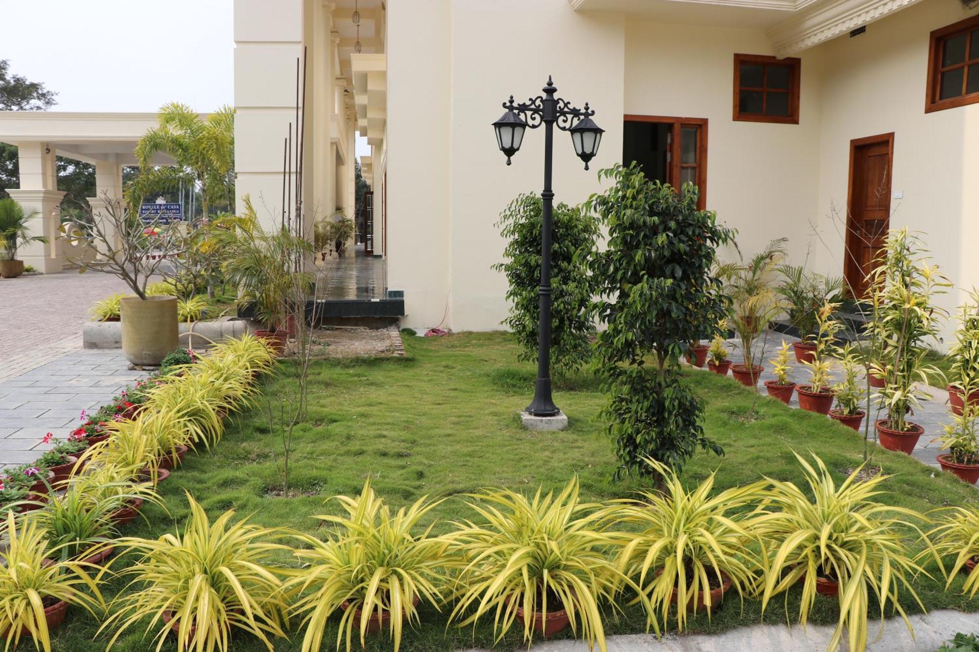Royale De' Casa Resort Kaziranga Bagian luar foto