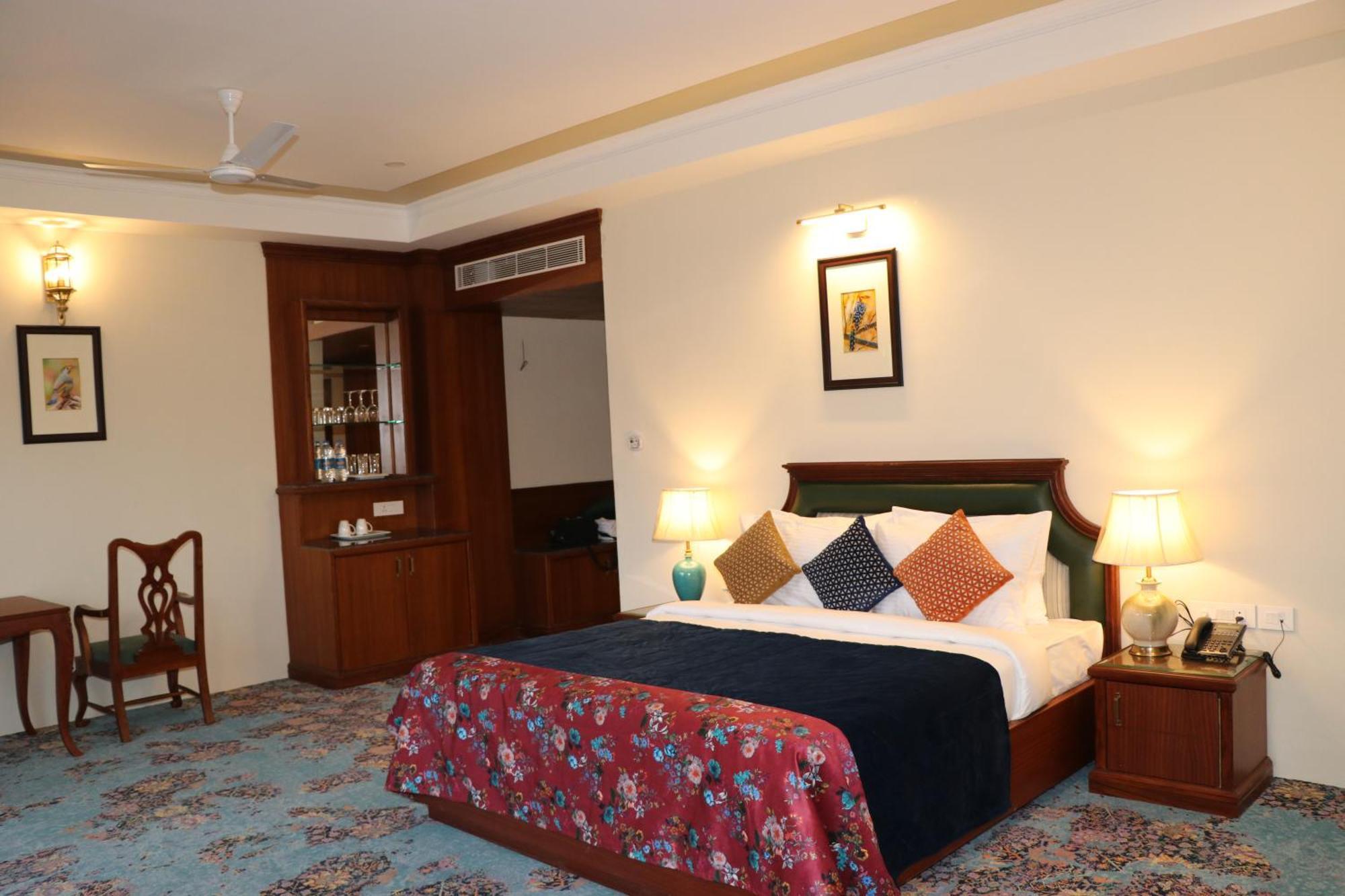 Royale De' Casa Resort Kaziranga Bagian luar foto