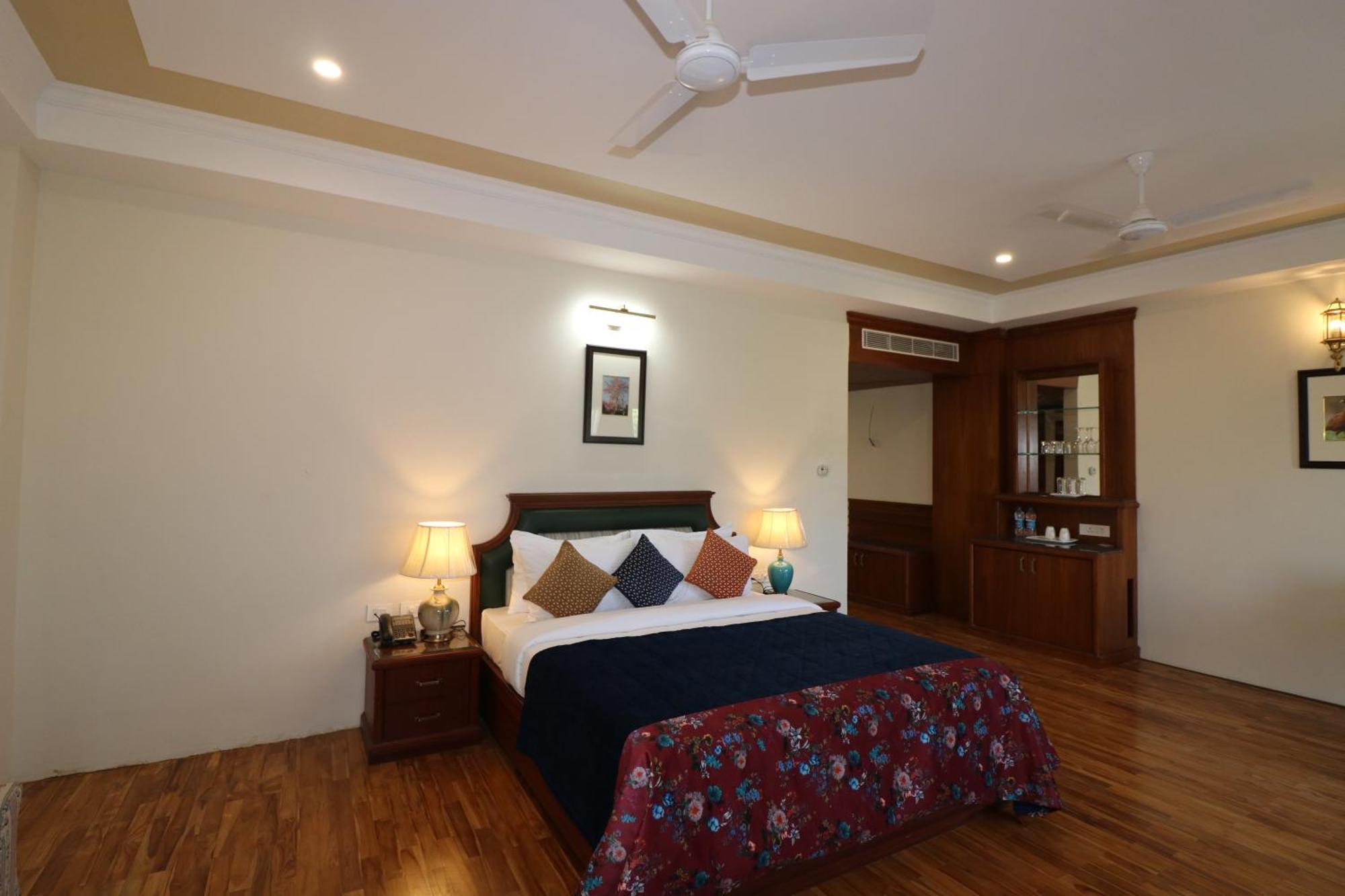 Royale De' Casa Resort Kaziranga Bagian luar foto