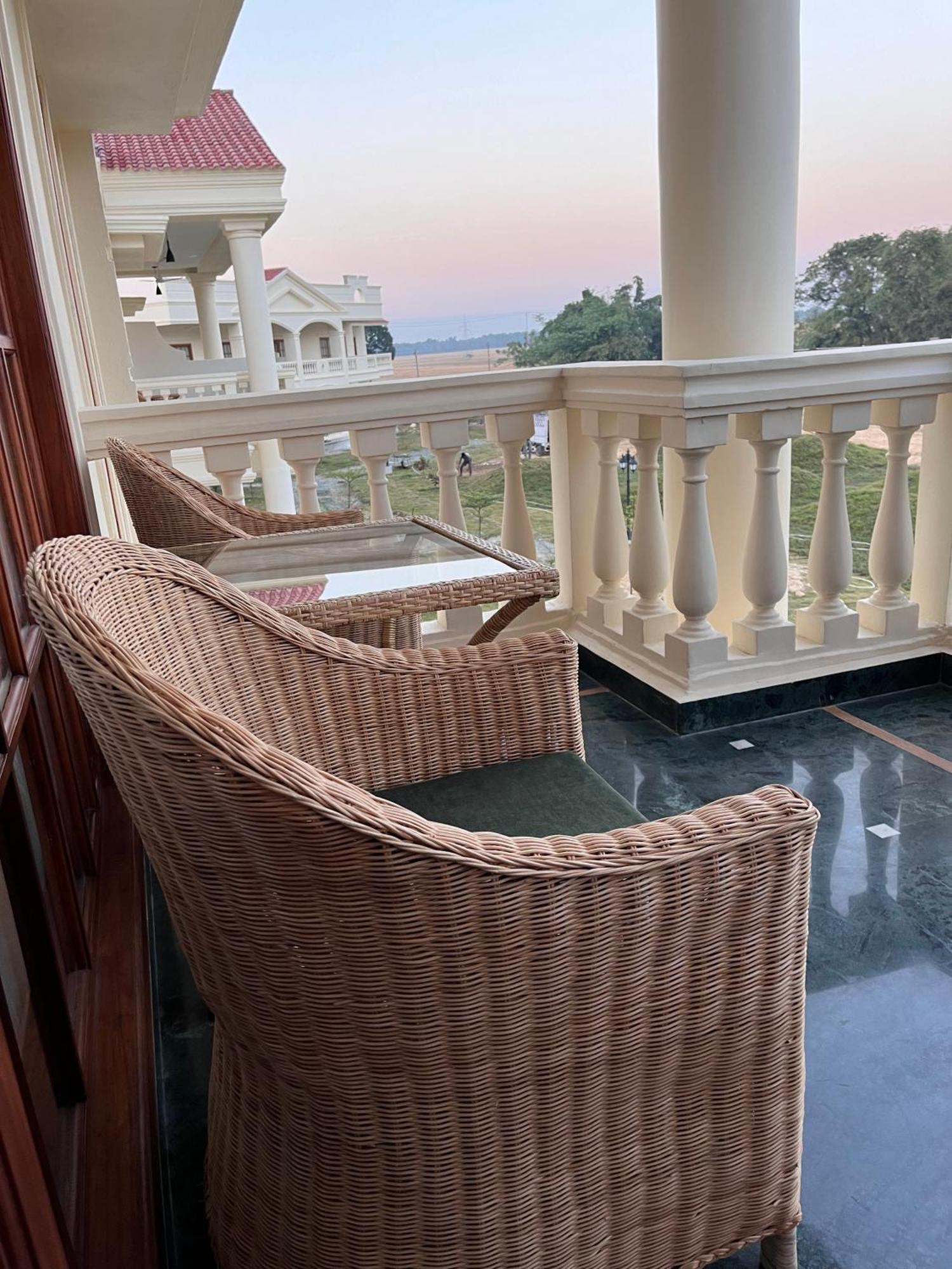 Royale De' Casa Resort Kaziranga Bagian luar foto