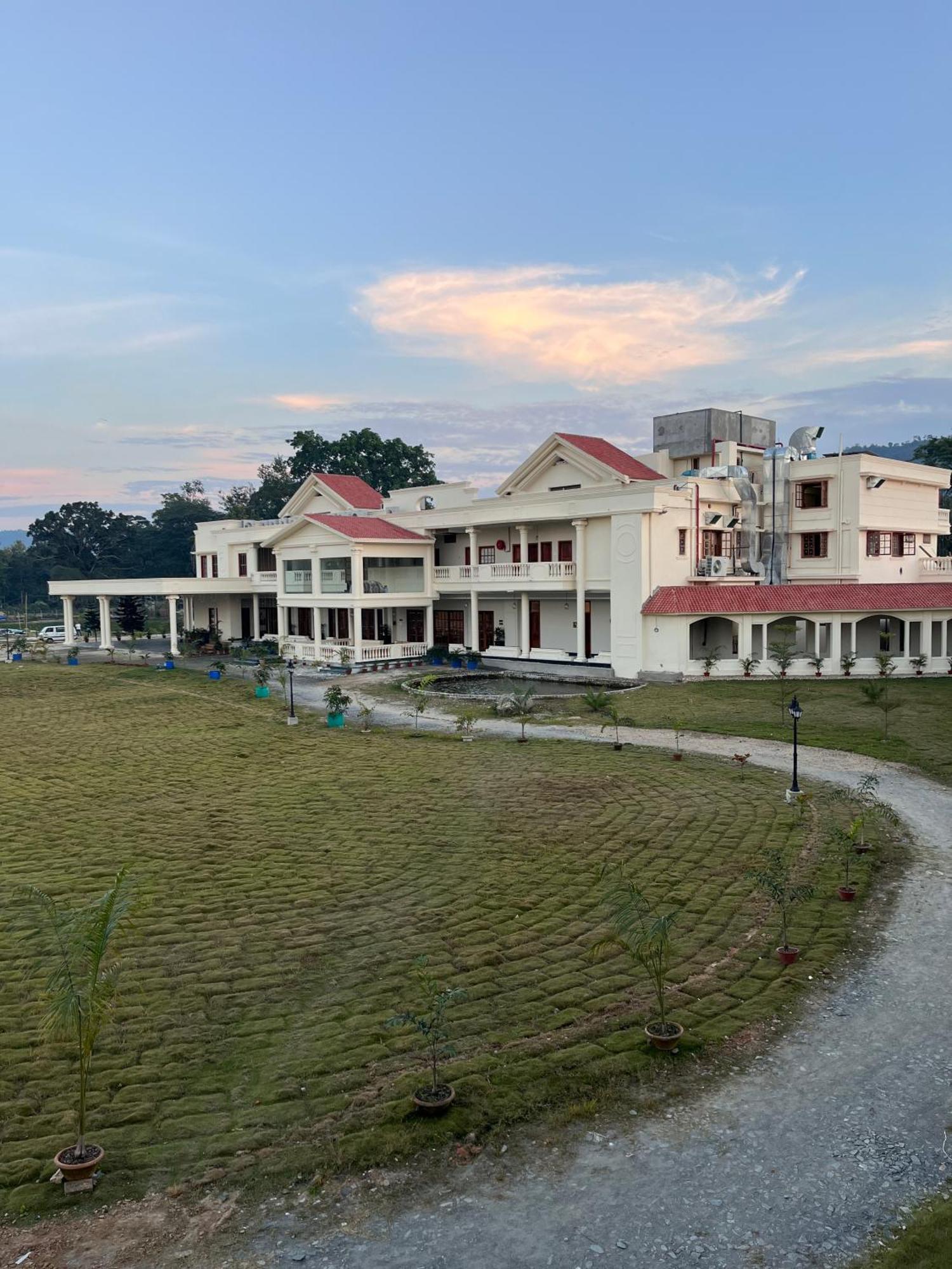 Royale De' Casa Resort Kaziranga Bagian luar foto