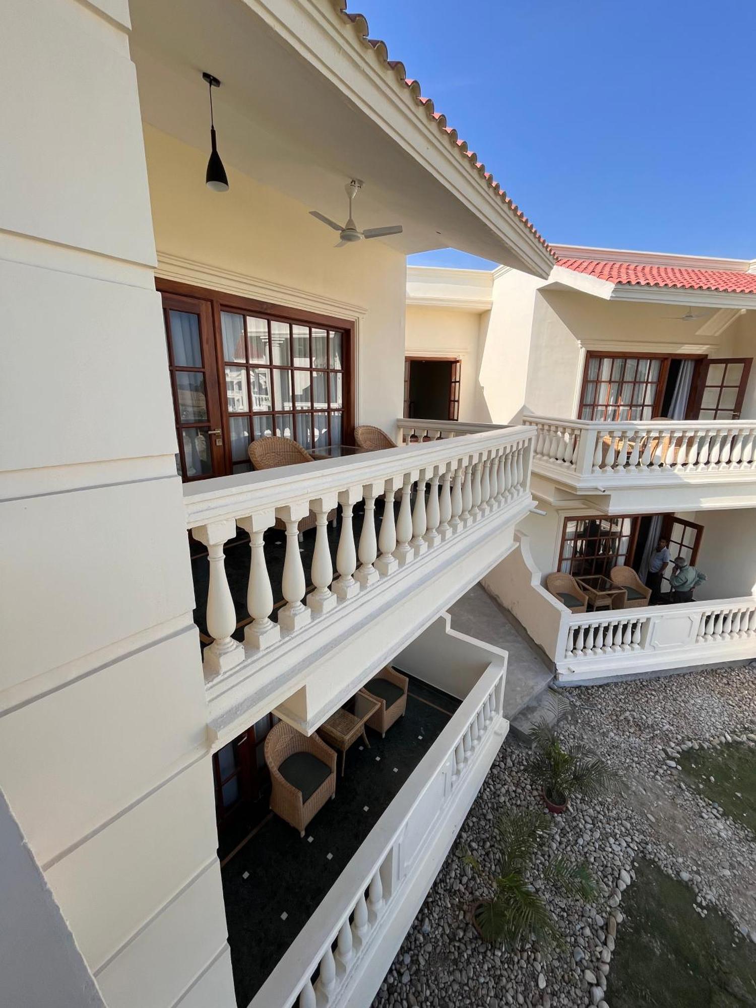 Royale De' Casa Resort Kaziranga Bagian luar foto