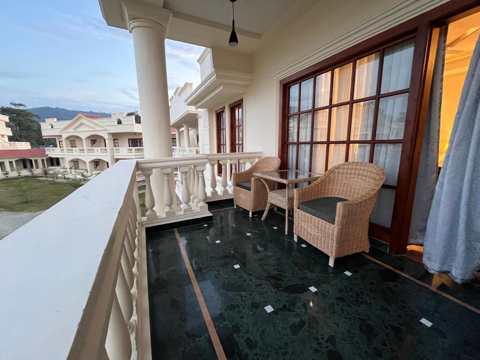 Royale De' Casa Resort Kaziranga Bagian luar foto