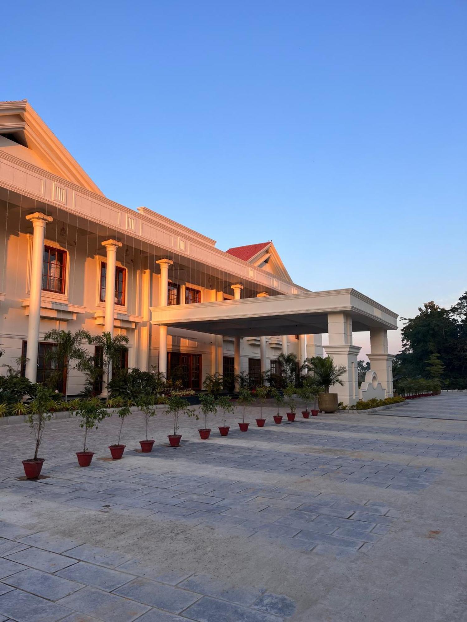 Royale De' Casa Resort Kaziranga Bagian luar foto