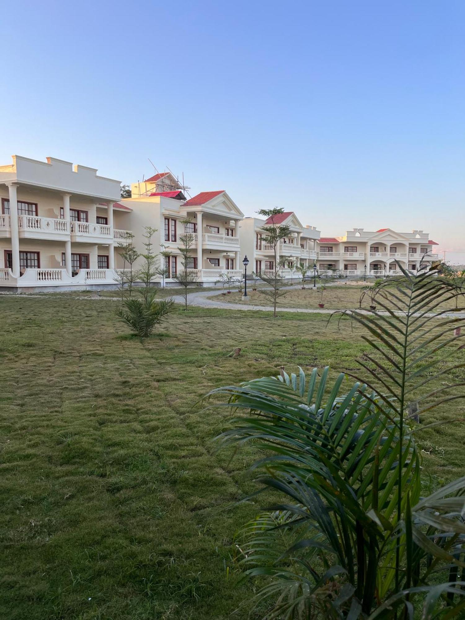 Royale De' Casa Resort Kaziranga Bagian luar foto